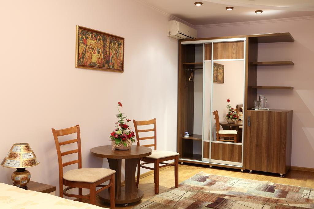 Hotel Bachus Chisinau Ruang foto